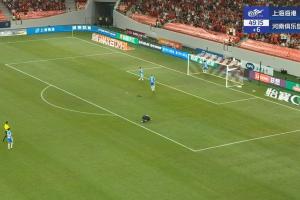 必发入口-上半场补时第4分钟，莱昂纳多单刀破门，海港3-0领先河南
