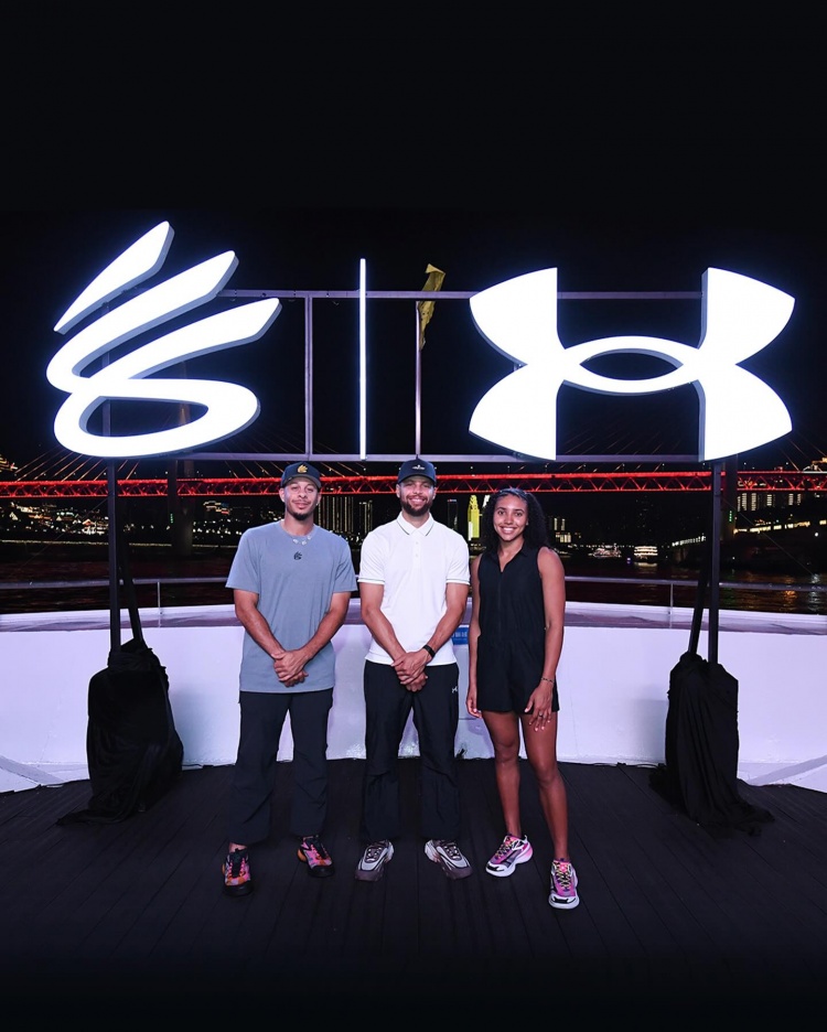 必发-赛斯-库里：在中国感受到的爱与热情是无与伦比的 谢谢你重庆🏀