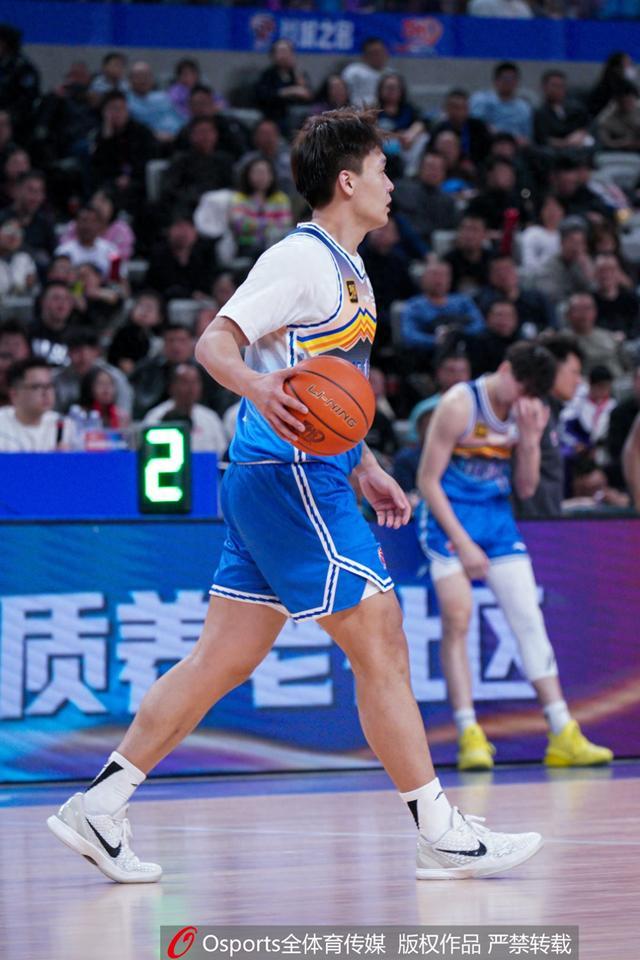 媒体人：咨询了专业人士 CDE类合同的球员转会不强制要求合同平移