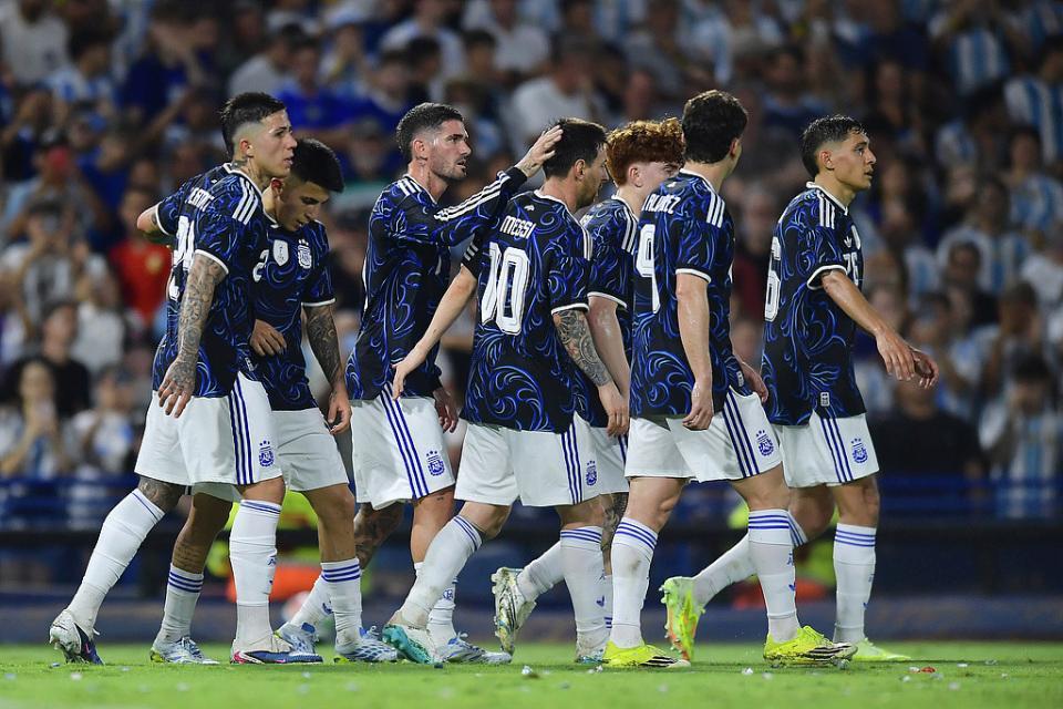 5-0展示冠军水准！梅西再现球王格局，队友被折服，剑指世界杯